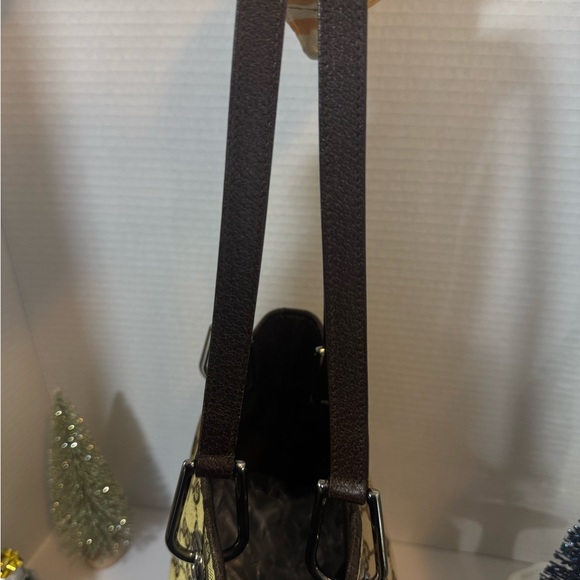 💥AUTHENTIC GUCCI Classic GG Signature Tote - Picture 12 of 16